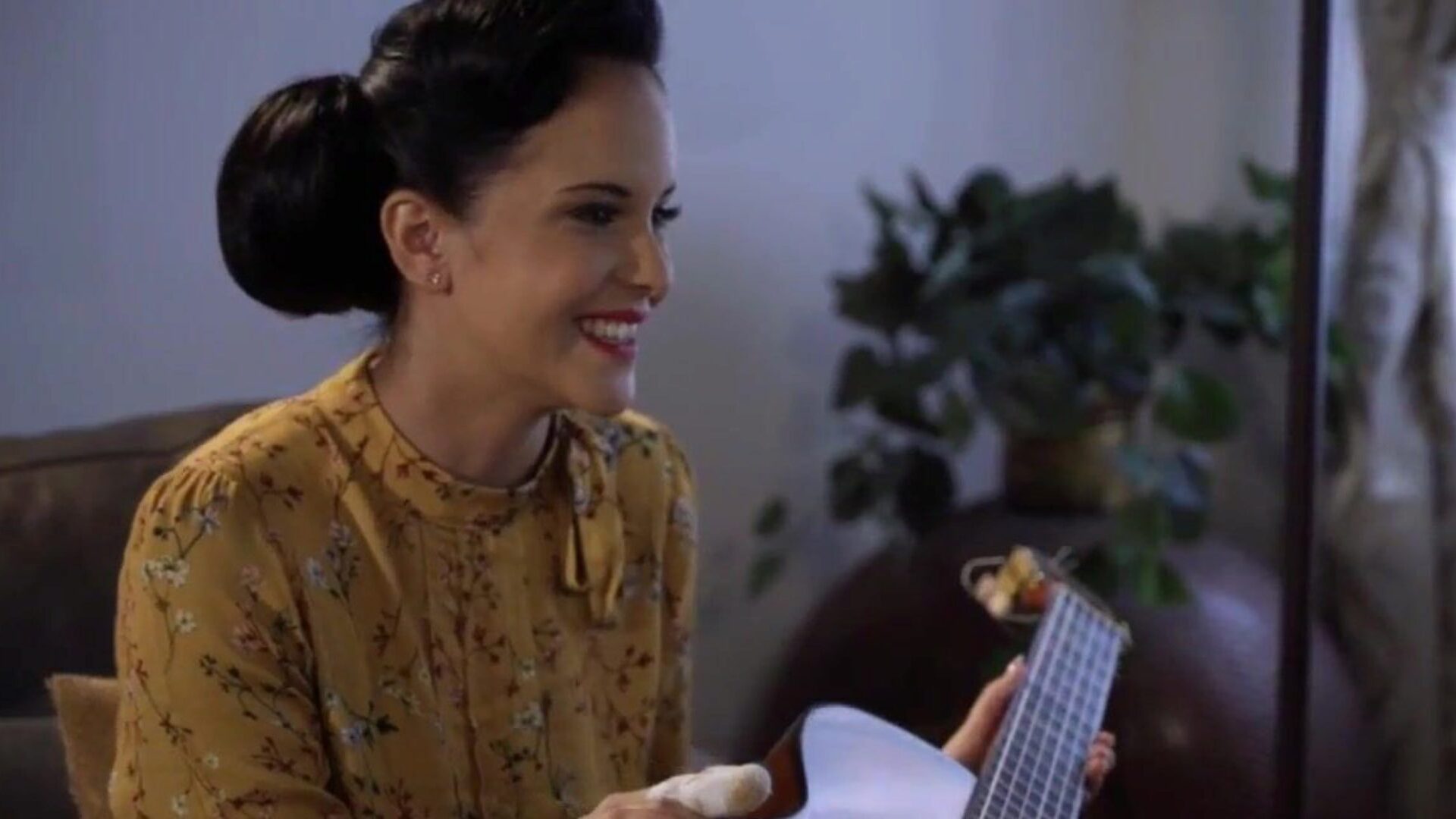 Curvy latin milf riding guitar educators rod before oral pleasure