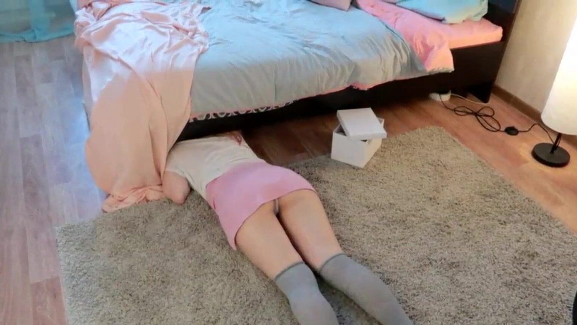 Gave her a hand when she stucked