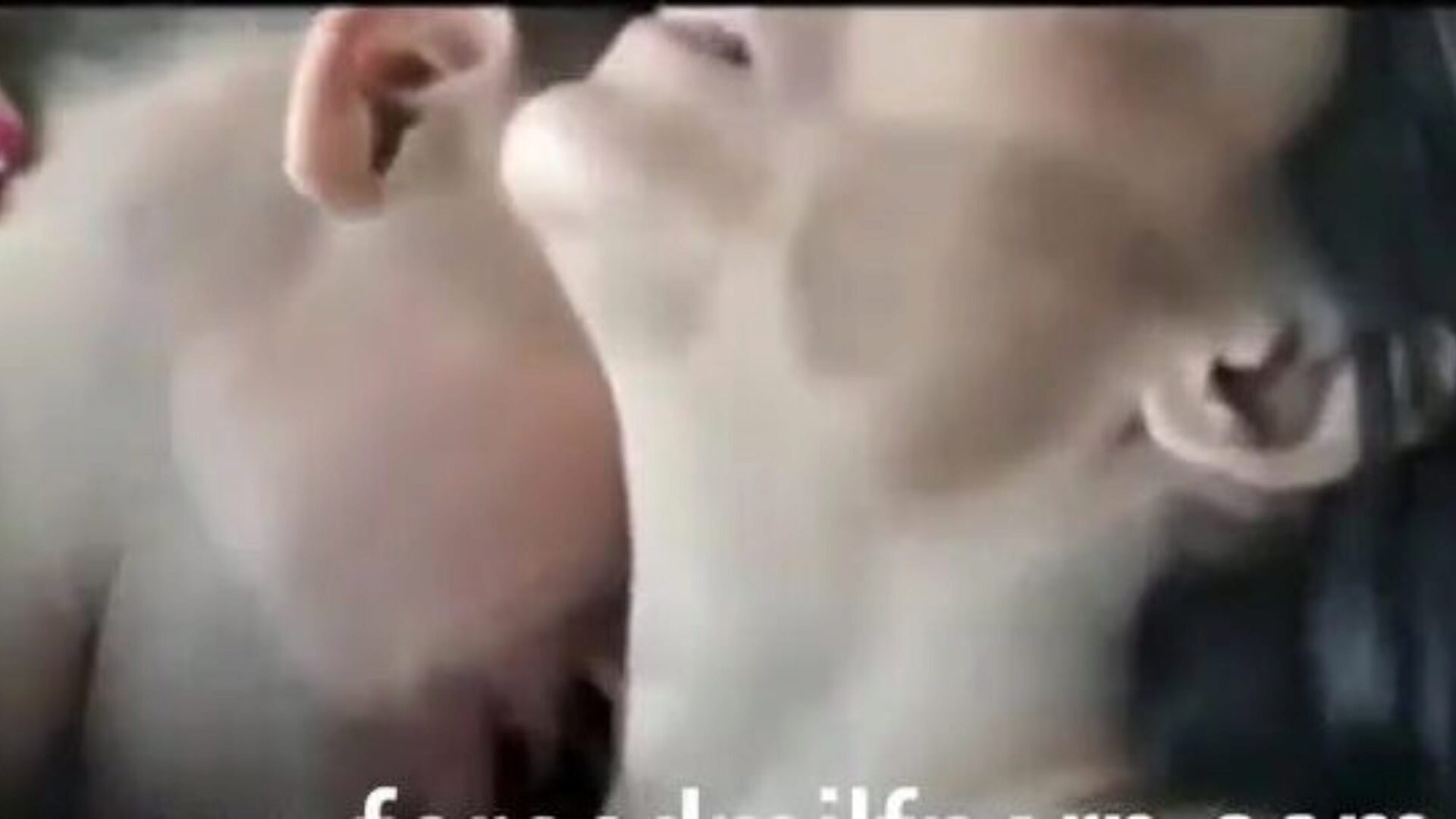 Novinha safada bem guloso tocando punheta pro namorado - Super hot mamma and sonny having hookup in the kitchen